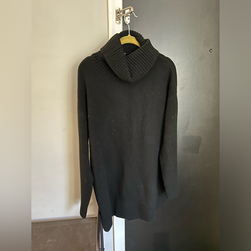 Uniqlo black turtleneck